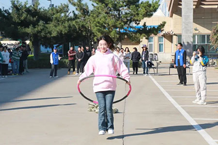 山东港口工程高级技工学校举办秋季师生趣味运动会